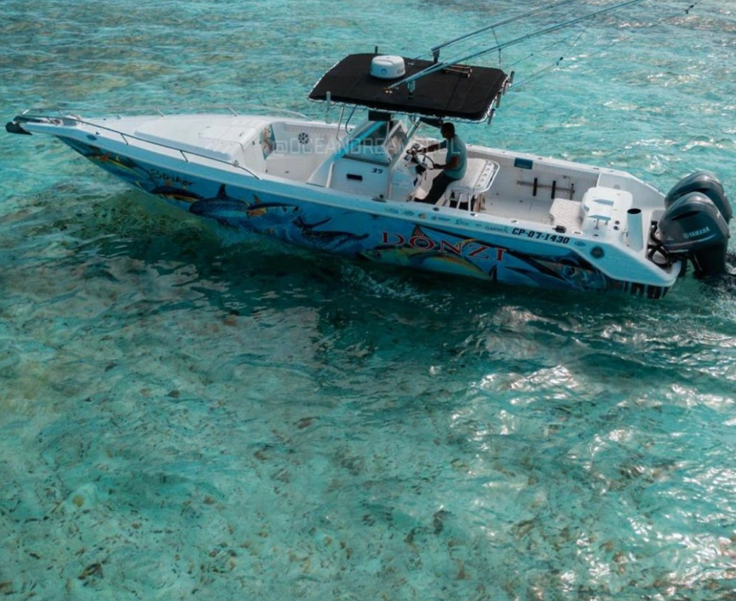 Lancha Striker Luxury